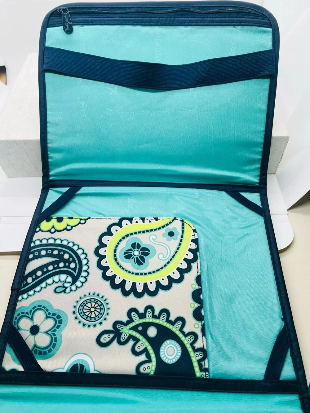 Thirty-One Fold It Up Organizer NEW Paisley Day Tablet Bible Holder Notepad
